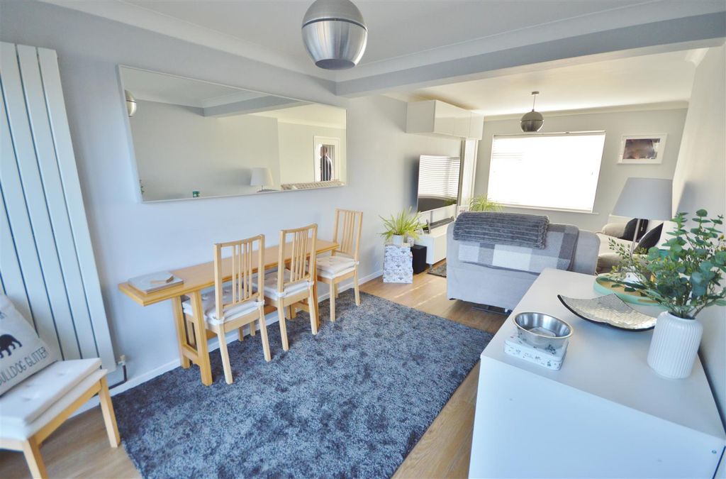 Property photo 3 of 20 Lounge Diner