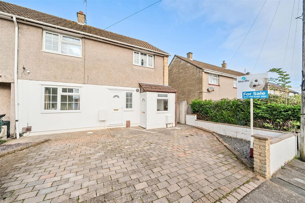 Property photo 2 of 18 Front/Driveway