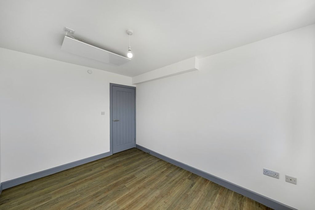 Property photo 2 of 26