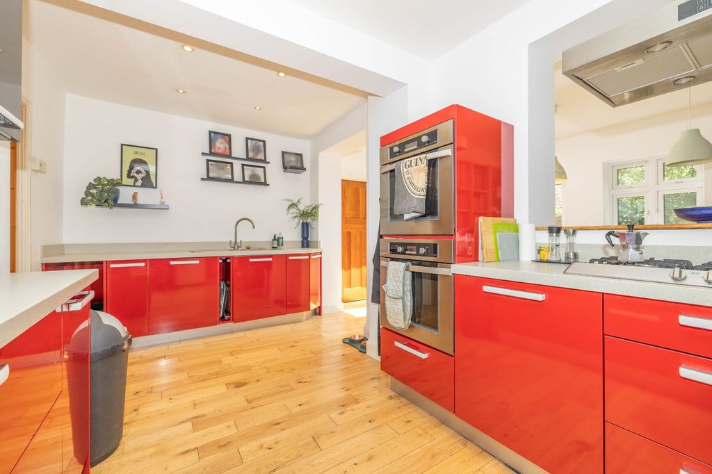 Property photo 3 of 16 Picture 3