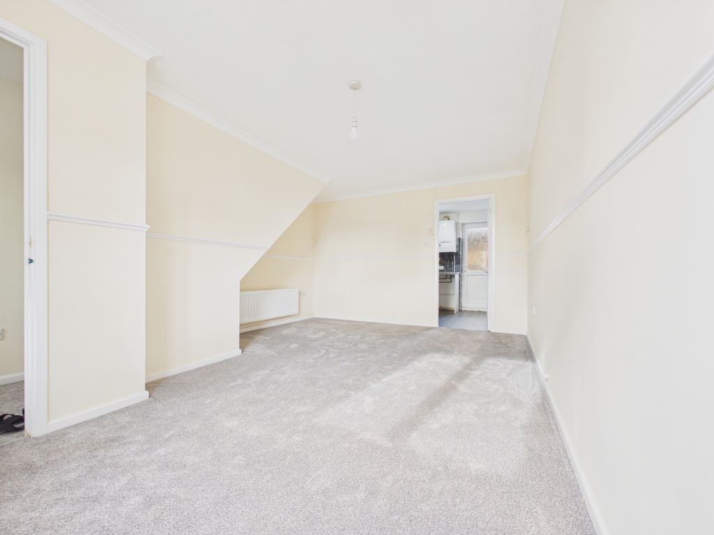 Property photo 3 of 12 Cam01338G0-Pr0206-Still001