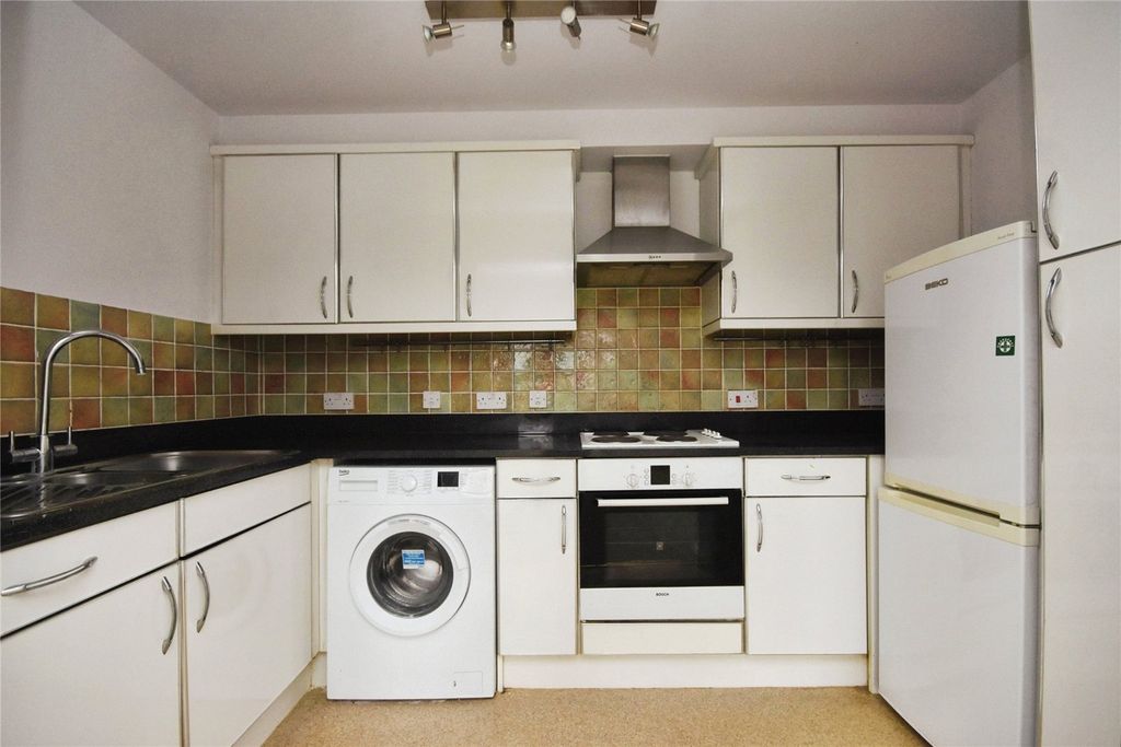 Property photo 3 of 12 Kitchen