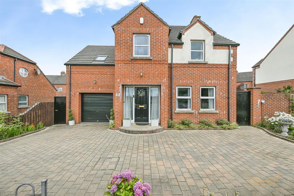 Property photo 3 of 49 Dhp-4.Jpg