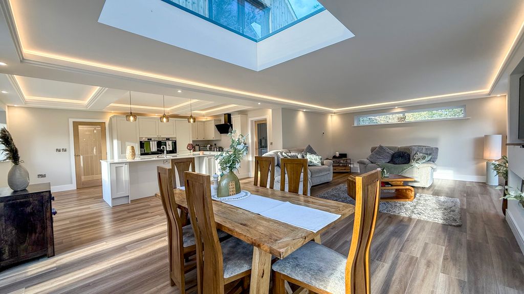 Property photo 1 of 33 Image00022