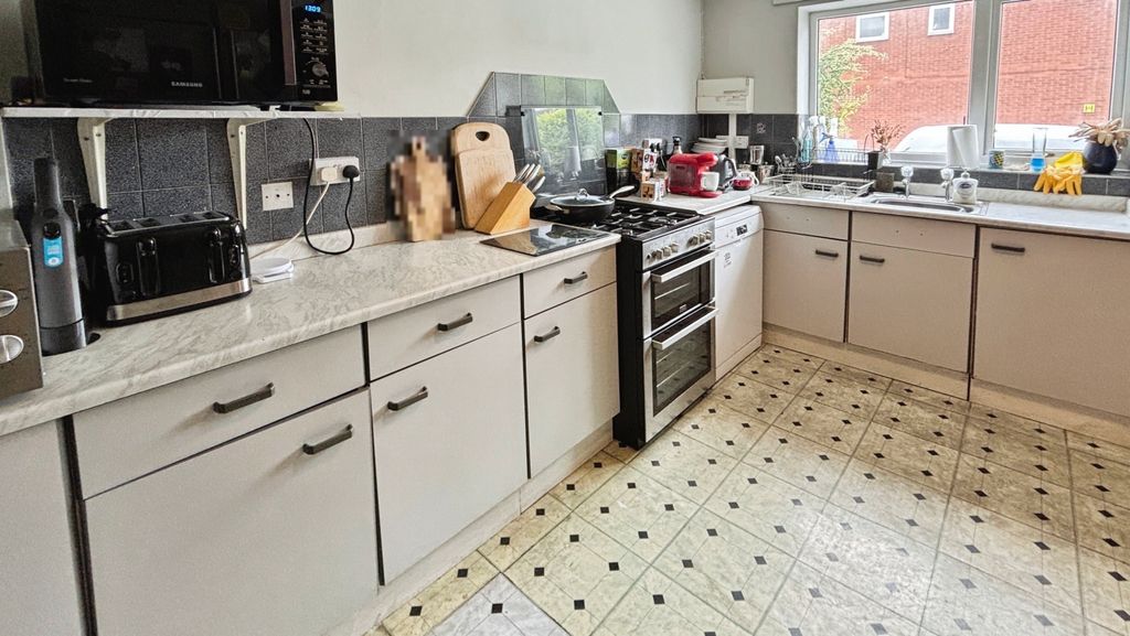Property photo 2 of 13 Kitchen Diner