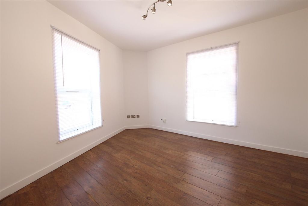 Property photo 3 of 6 Img_2588.Jpg