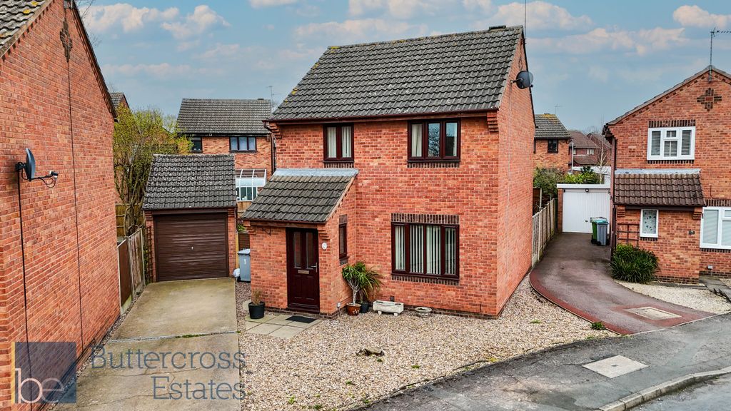 Property photo 1 of 15 Waltham Close