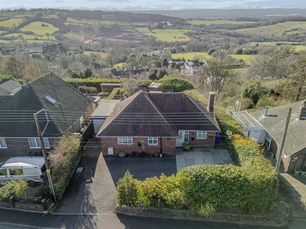 Property photo 2 of 33 Front Aspect