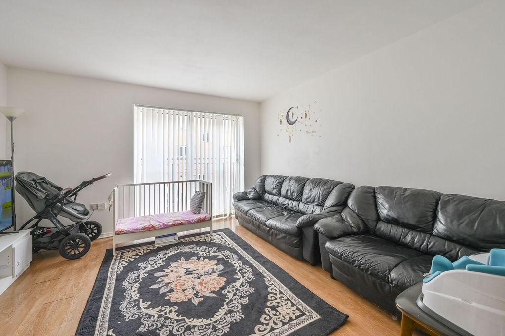 Property photo 2 of 6