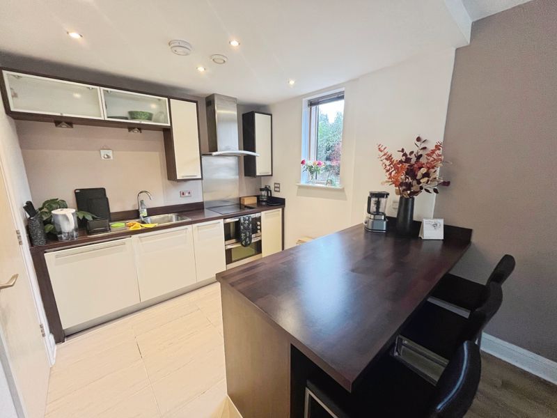 Property photo 3 of 19 Kitchen