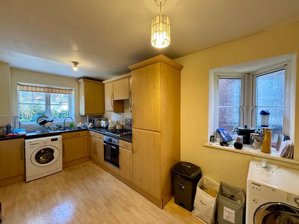 Property photo 3 of 11 Kitchen Dining