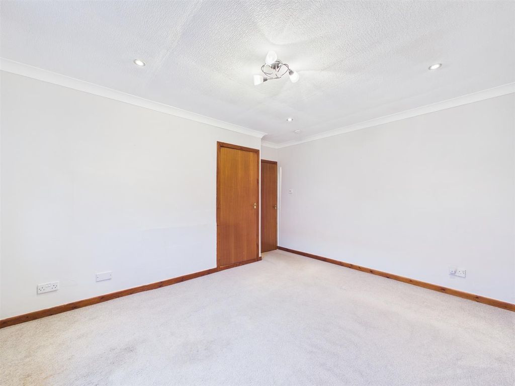 Property photo 3 of 16 Cam01486G0-Pr0968-Still005.Jpg