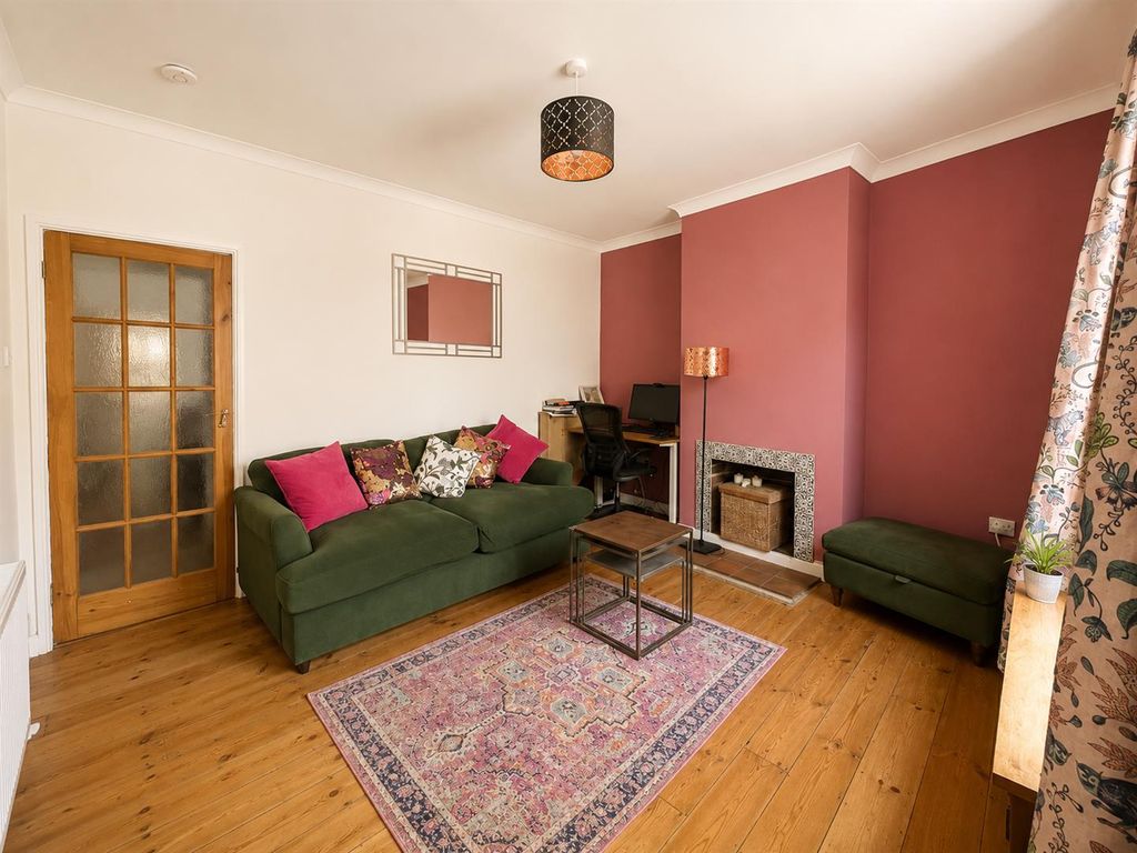 Property photo 3 of 9 Lounge