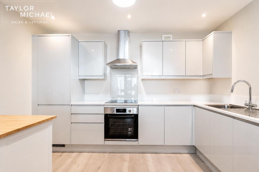 Property photo 1 of 17 Kitchen