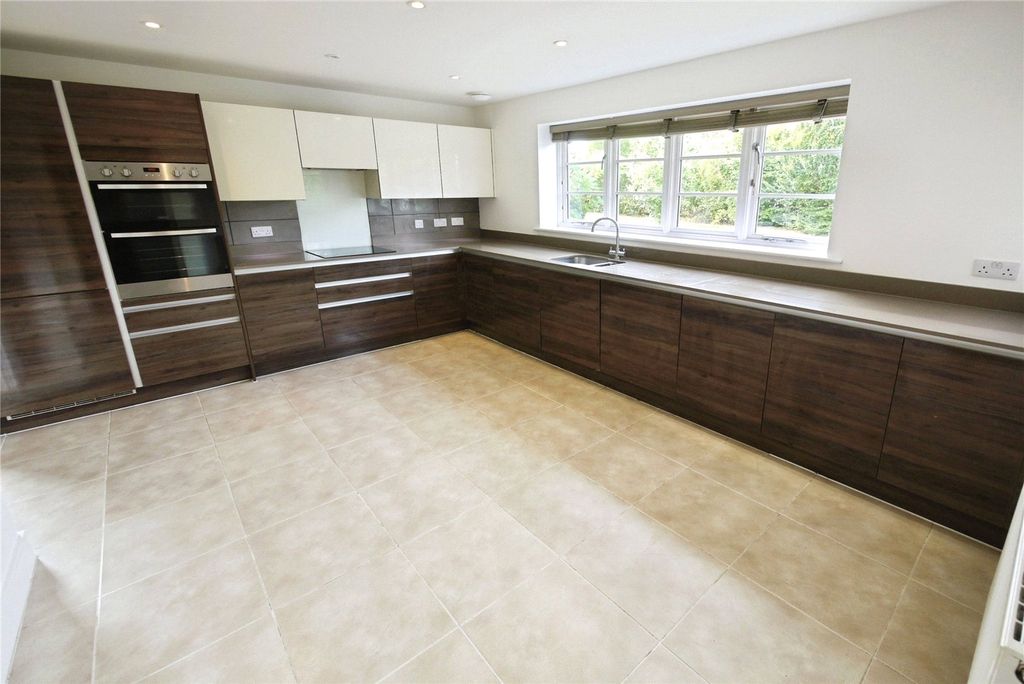 Property photo 2 of 18 Kitchen