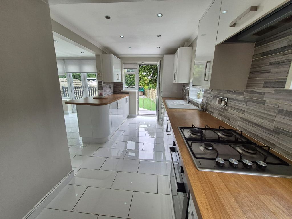 Property photo 2 of 13 Kitchen 1