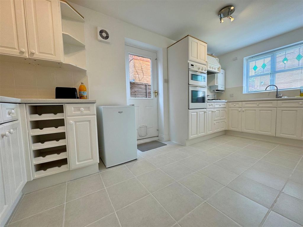 Property photo 3 of 14 Kitchen 2.Jpg