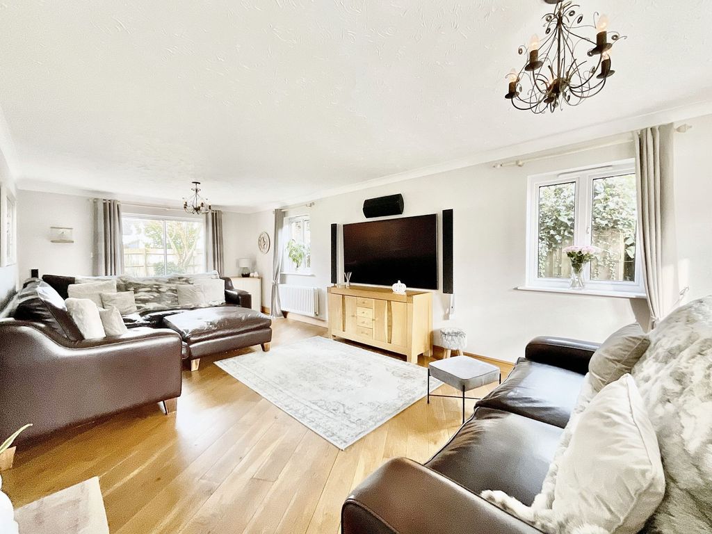 Property photo 2 of 28