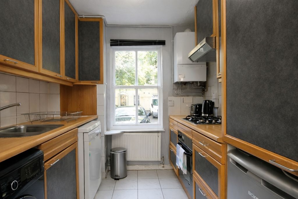 Property photo 1 of 10 Kitchen