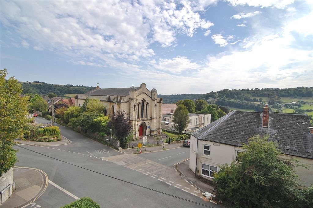 Property photo 2 of 20 Picture No. 17