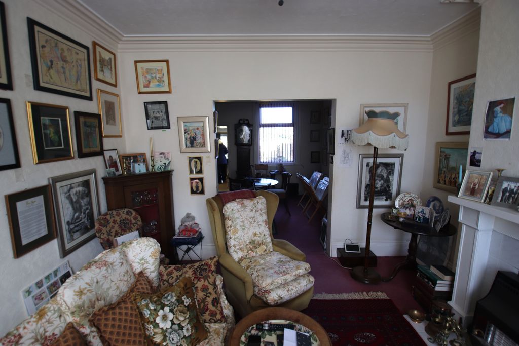 Property photo 2 of 11