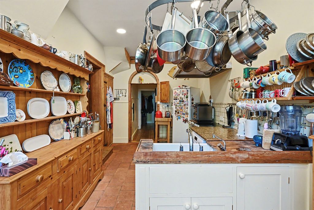 Property photo 2 of 23