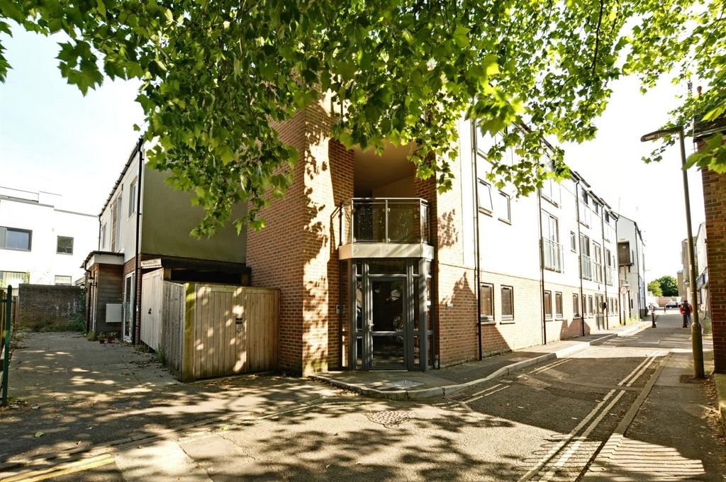 Property photo 1 of 8