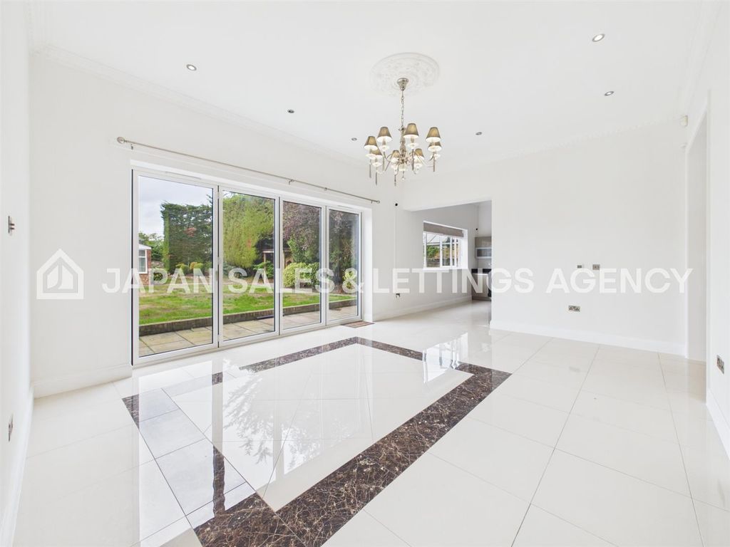 Property photo 2 of 30 Cam04401G0-Pr0165-Still007.Jpg