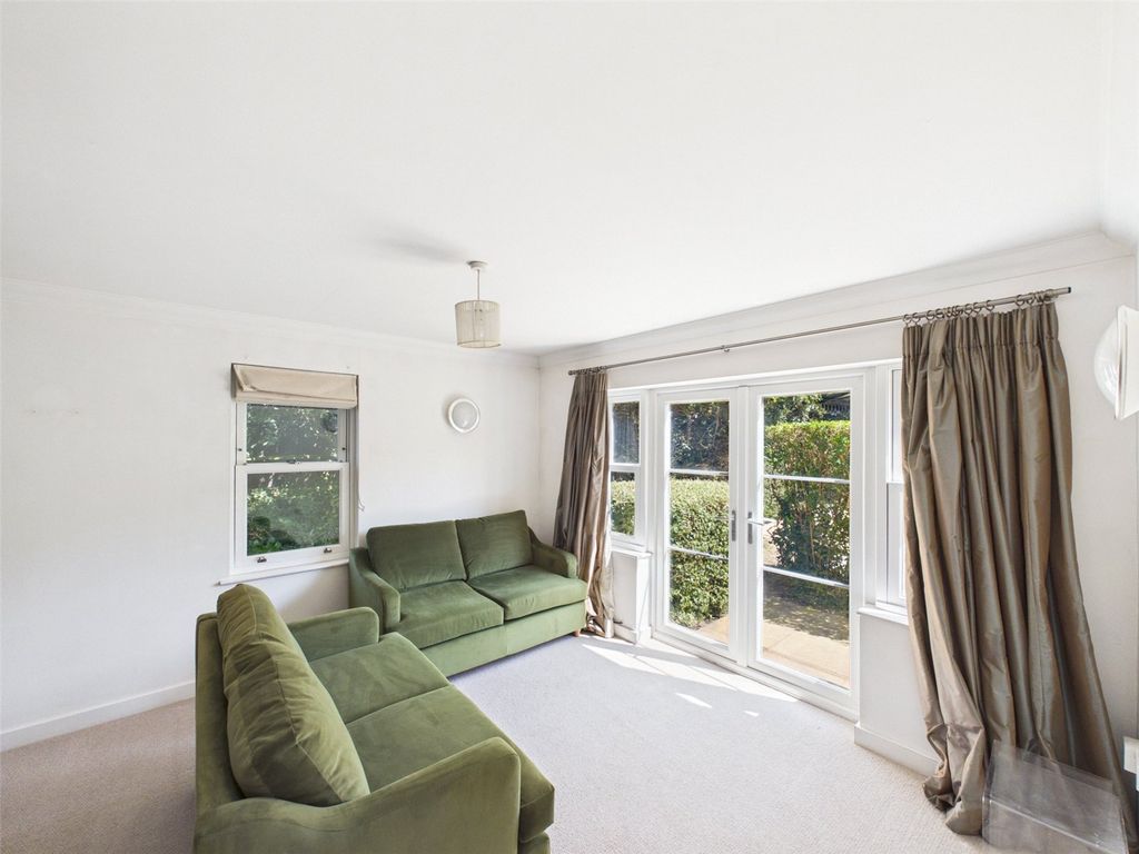 Property photo 3 of 8 Picture No. 11