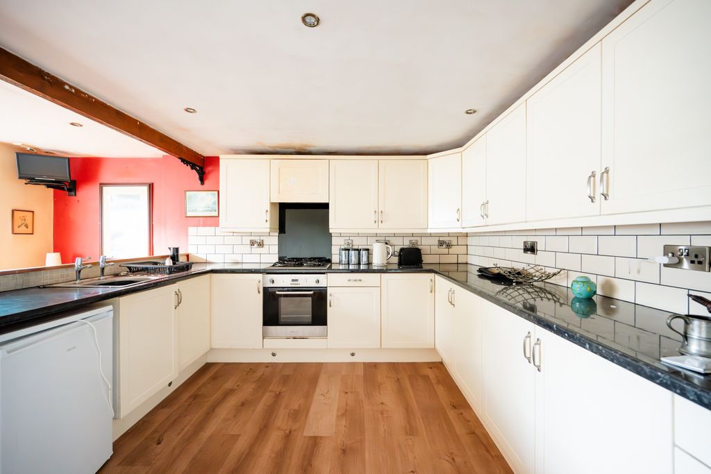 Property photo 2 of 23