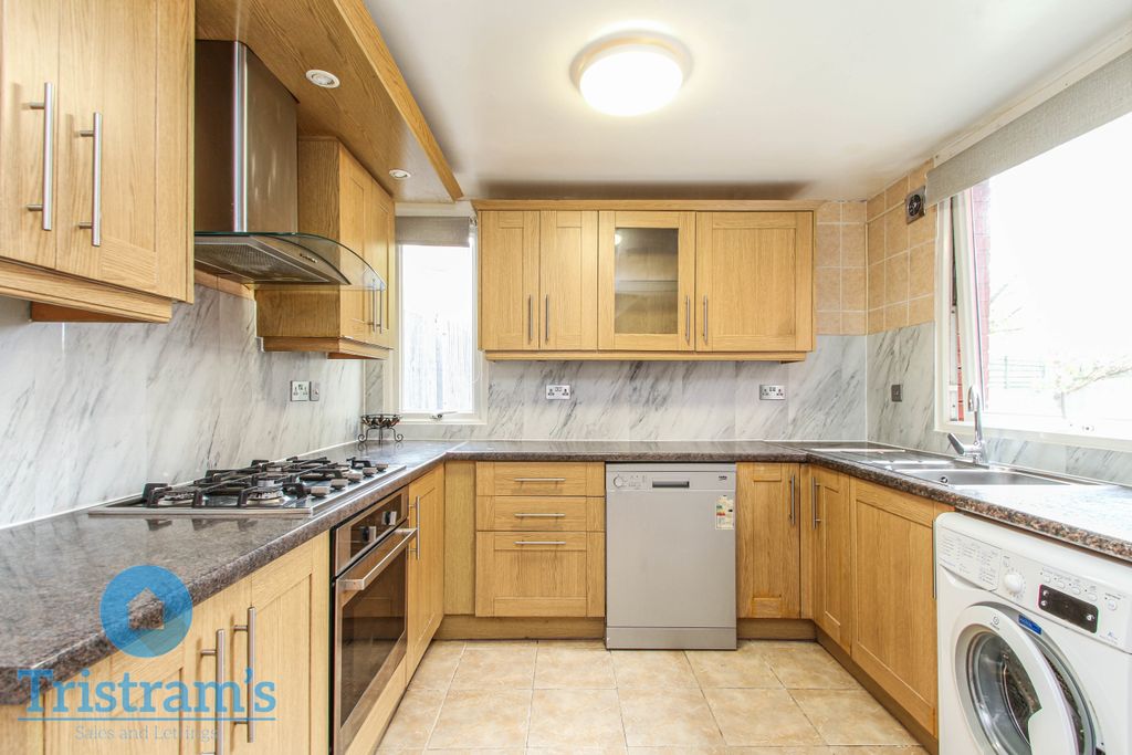 Property photo 3 of 21