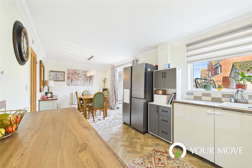 Property photo 3 of 22 Picture No. 32