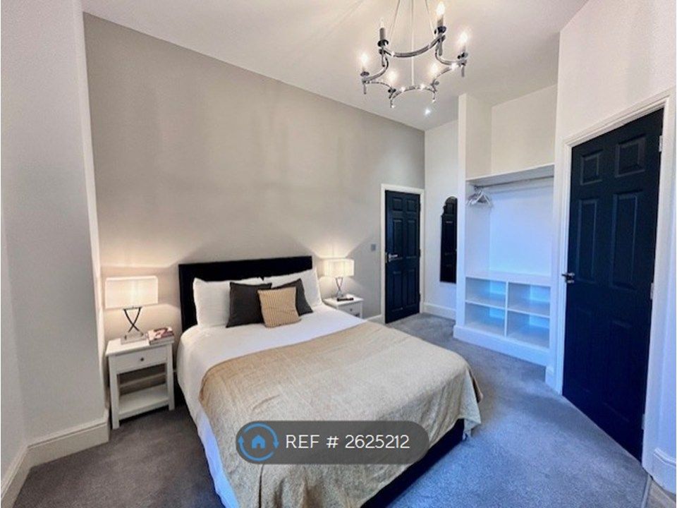 Property photo 3 of 16 Studio Room 2