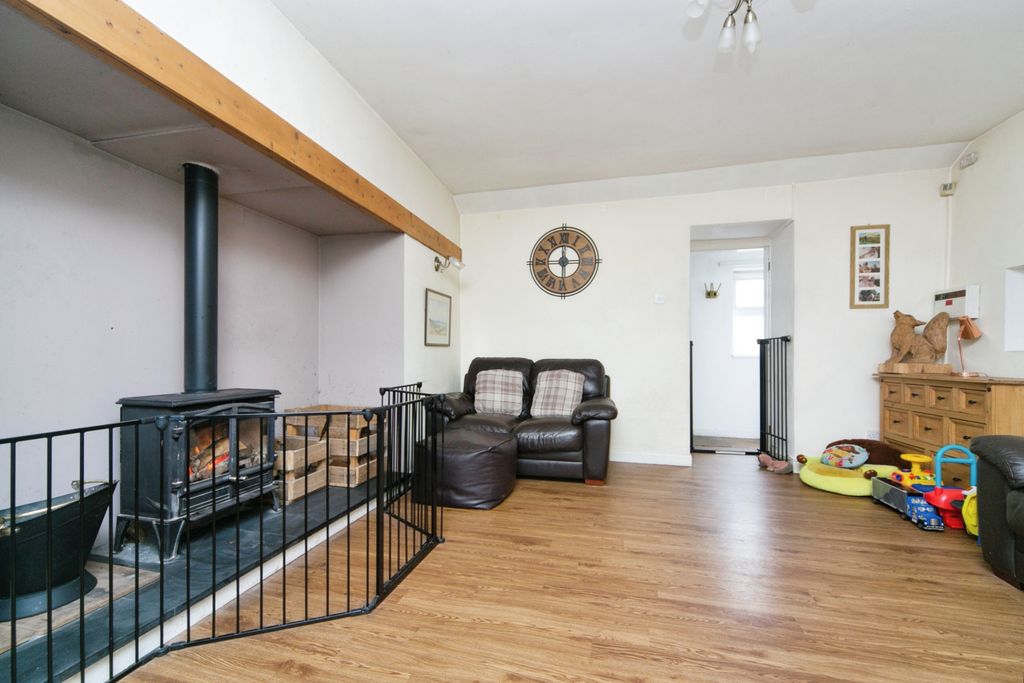 Property photo 3 of 15