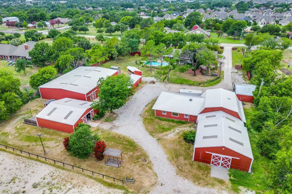 Property photo 1 of 28