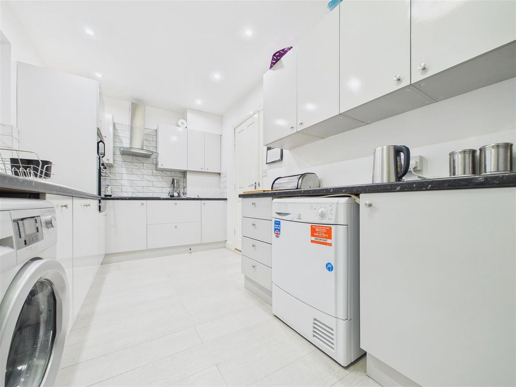 Property photo 3 of 12 Cam01407G0-Pr0046-Still011.Jpg