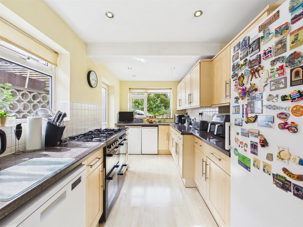 Property photo 2 of 24 Cam01563G0-Pr0223-Still018.Jpg