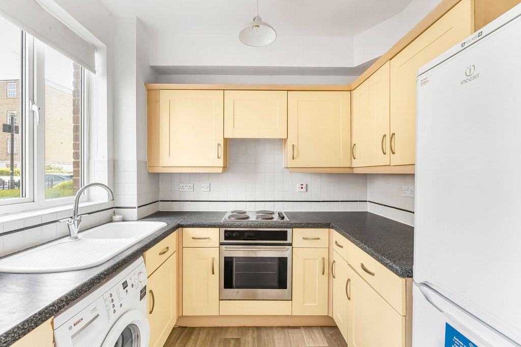 Property photo 3 of 12 Kitchen