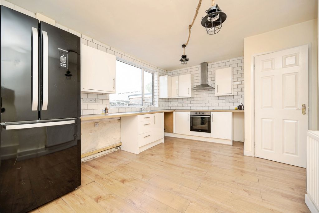 Property photo 2 of 25 Pbox-Img.Jpg