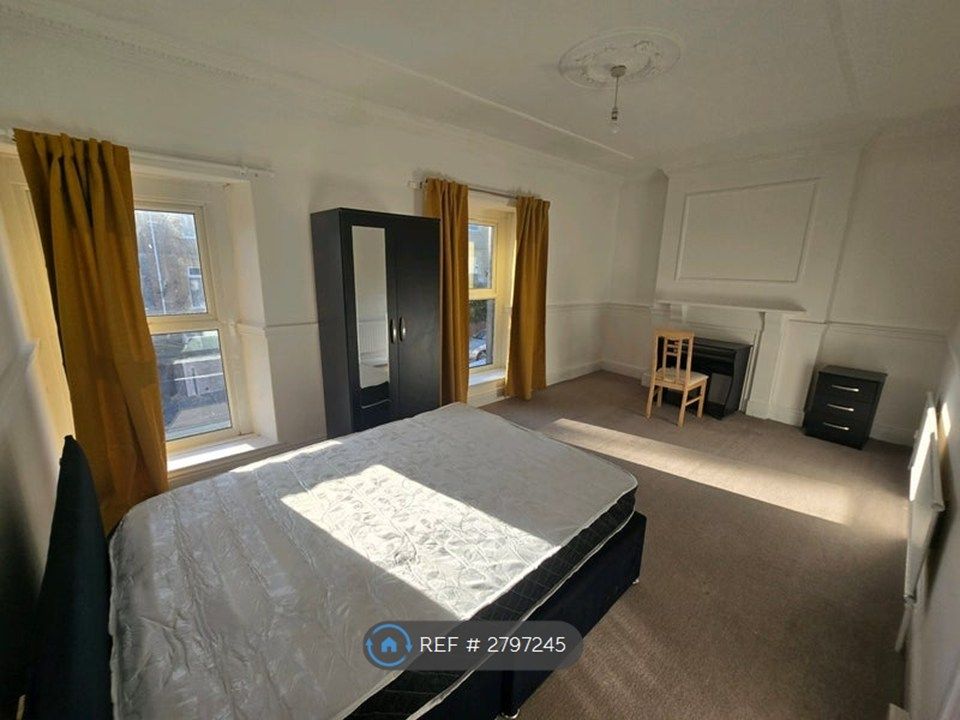 Property photo 1 of 3 Bedroom 1