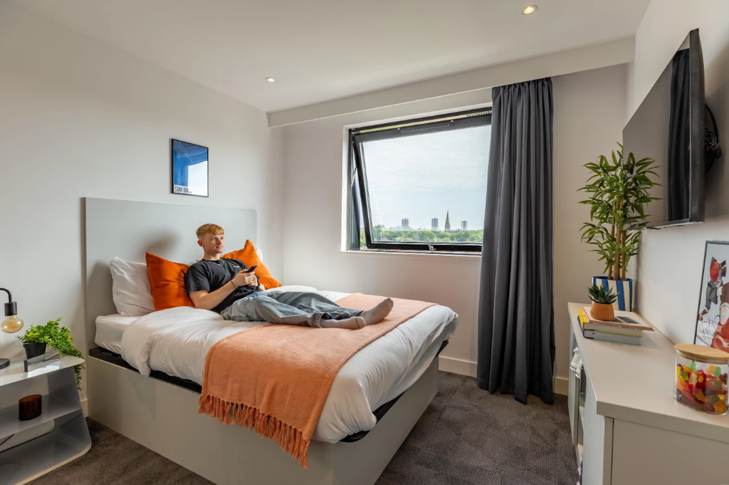 Property photo 2 of 20