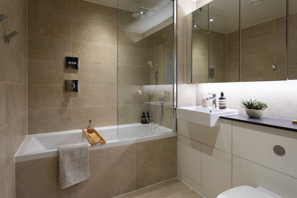 Property photo 2 of 10 Bathroom