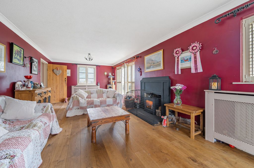 Property photo 2 of 23 Lounge