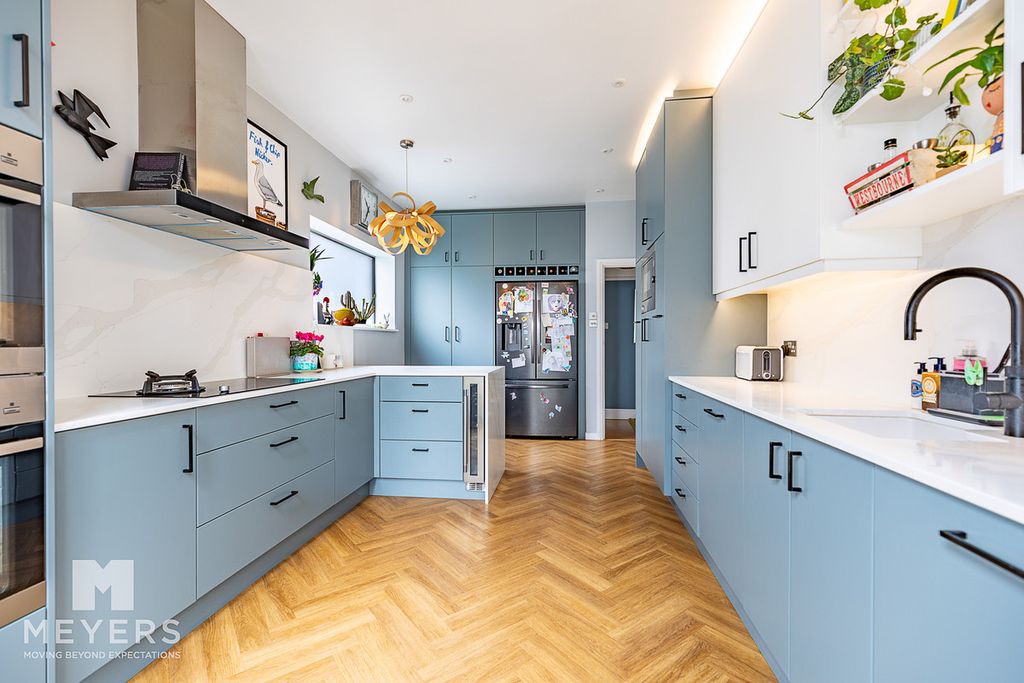 Property photo 3 of 27