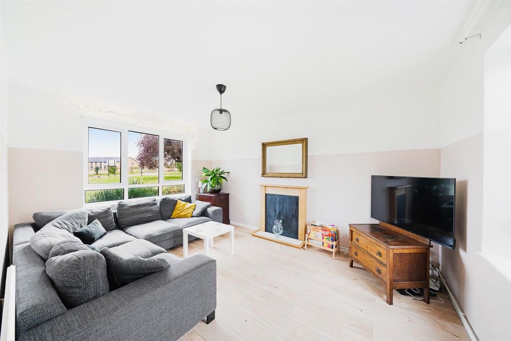 Property photo 2 of 17 Lounge 1.Jpg