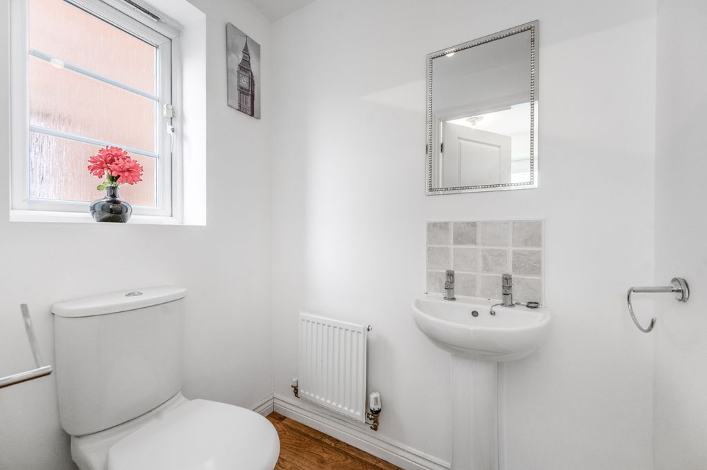 Property photo 2 of 28