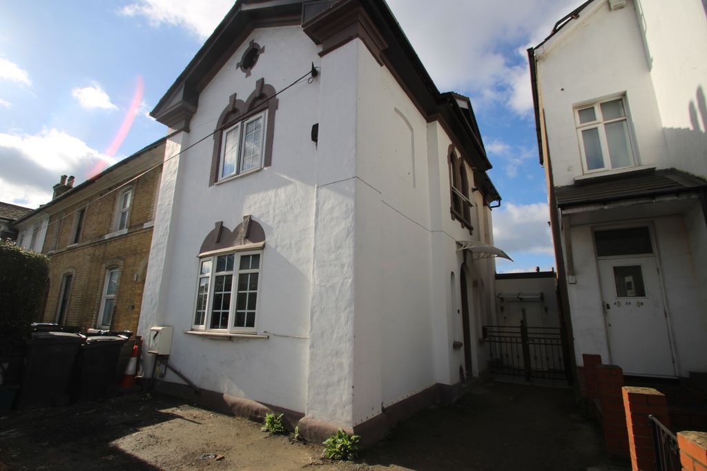 Property photo 1 of 9