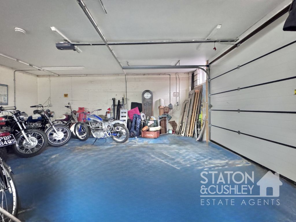 Property photo 2 of 28