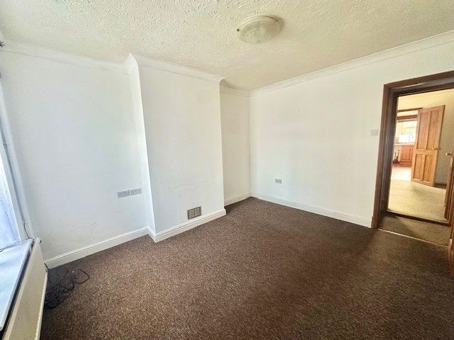 Property photo 1 of 10 Living Room