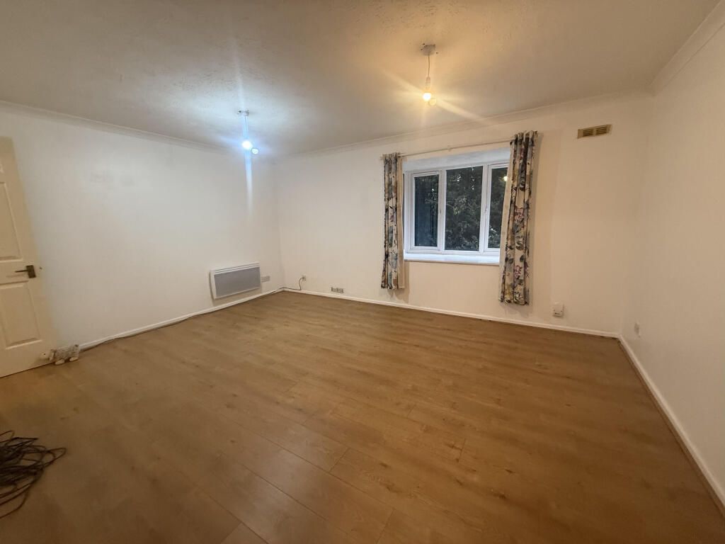 Property photo 2 of 10 Living Room